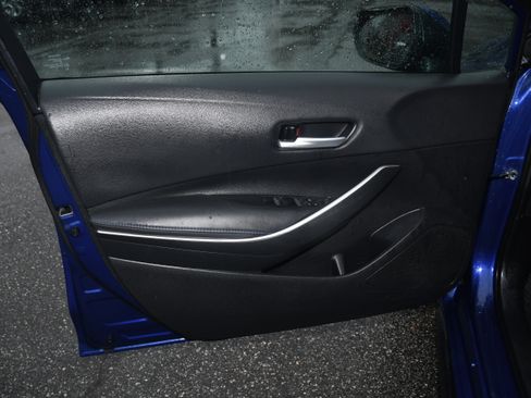 Used 2022 Toyota Corolla SE w/ SE Premium Package image 9