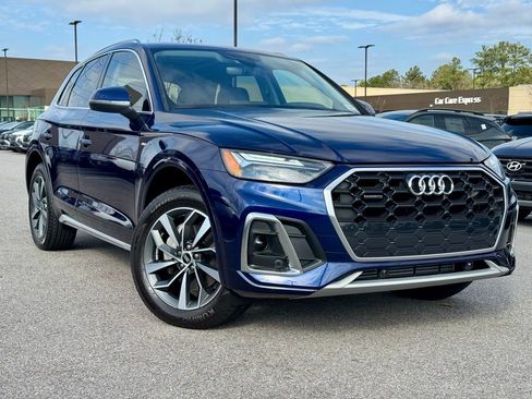 Used 2023 Audi Q5 2.0T Premium w/ Convenience Package image 1