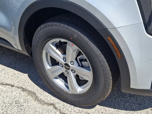 New 2026 Kia Sorento LX FWD image 4