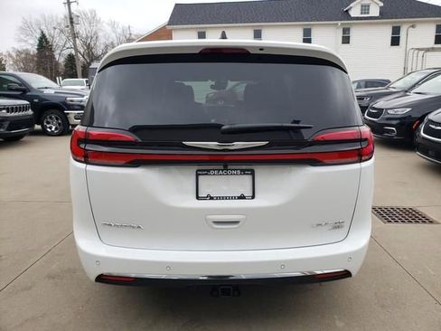 New 2026 Chrysler Pacifica Limited image 5