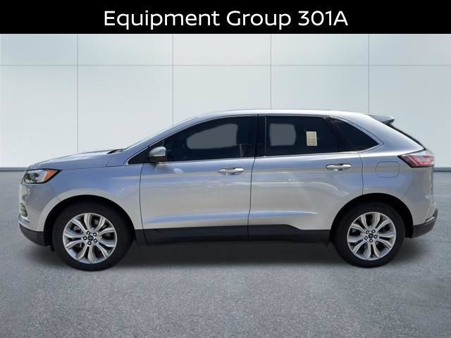 Used 2022 Ford Edge Titanium w/ Equipment Group 301A AWD/4WD image 2