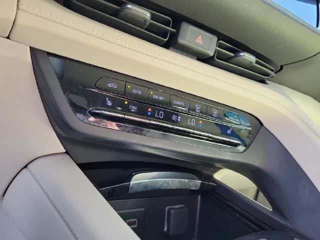 Used 2023 Buick Envision Essence AWD/4WD image 30