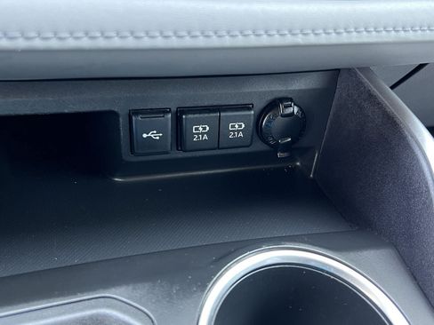 Used 2021 Toyota Highlander XLE FWD image 20