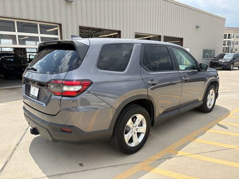 Used 2024 Honda Pilot LX image 8