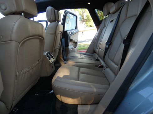 Used 2019 Porsche Macan image 40