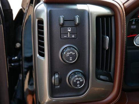 Used 2017 Chevrolet Silverado 1500 High Country AWD/4WD image 16