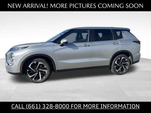 Used 2024 Mitsubishi Outlander SE FWD image 2
