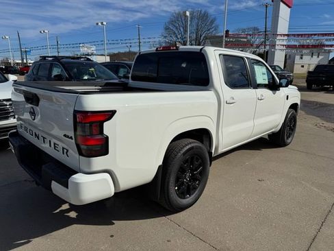 New 2026 Nissan Frontier SV image 2