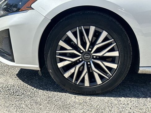 Used 2023 Nissan Altima 2.5 SV image 11