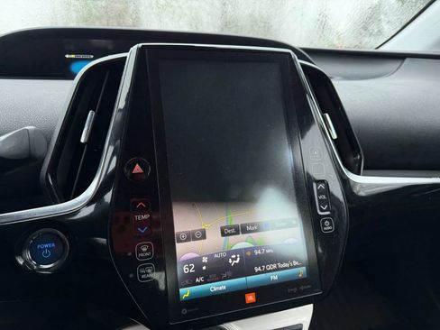 Used 2017 Toyota Prius Prime Advanced image 17