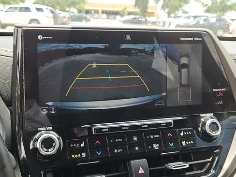 Used 2020 Toyota Highlander Limited FWD image 20