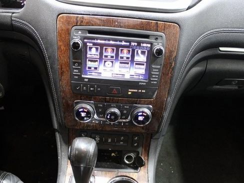 Used 2014 Chevrolet Traverse LT image 12