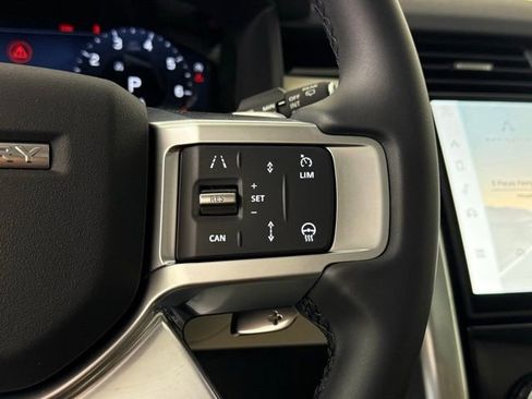 Certified 2025 Land Rover Discovery S image 20