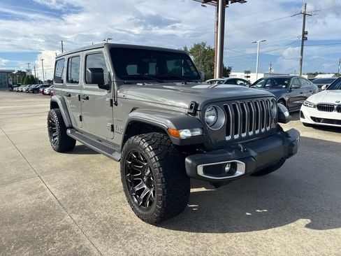 Used 2023 Jeep Wrangler Unlimited Sahara w/ Cold Weather Group AWD/4WD image 7
