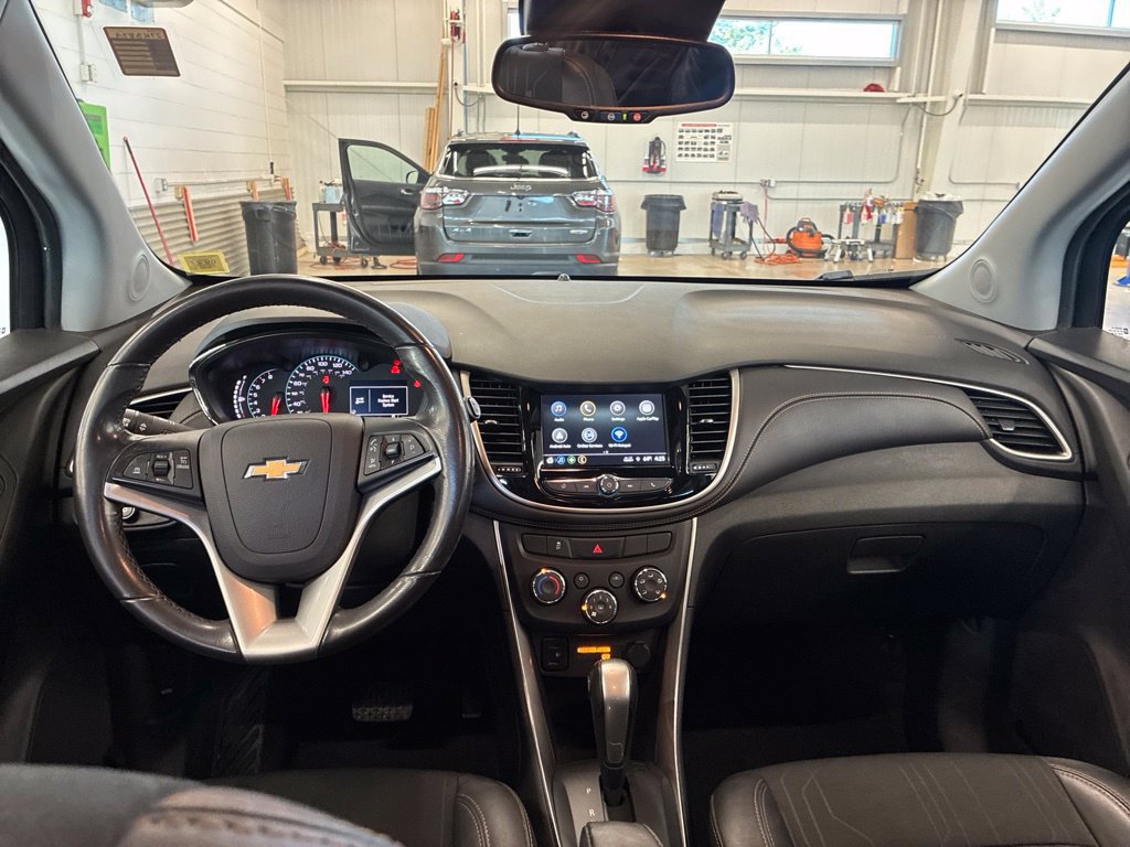 Used 2018 Chevrolet Trax LT w/ Redline Edition AWD/4WD image 11