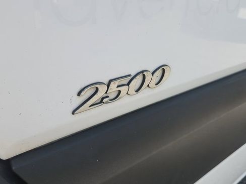 Used 2012 Freightliner Sprinter 2500 RWD image 19