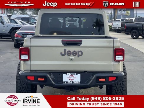 Certified 2022 Jeep Gladiator Mojave w/ Cold Weather Group image 5