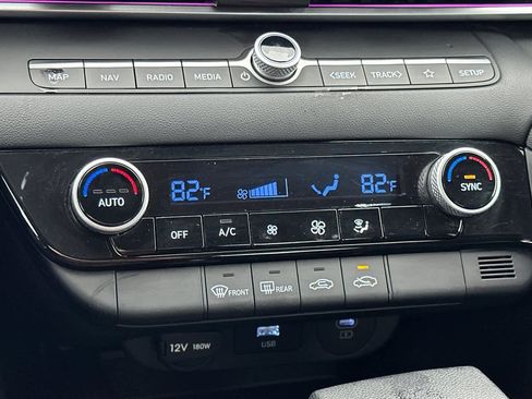 Used 2024 Hyundai Elantra SEL image 21