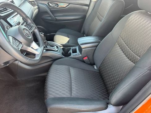 Used 2017 Nissan Rogue SV AWD/4WD image 10