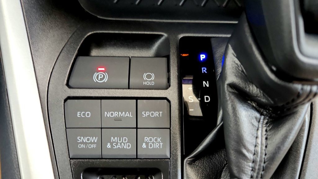 Certified 2025 Toyota RAV4 XLE AWD/4WD image 33