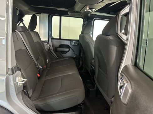 Used 2023 Jeep Wrangler Unlimited w/ Sun & Screen Package image 27