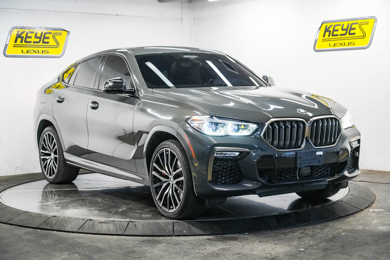 Used 2021 BMW X6 M50i w/ Executive Package AWD/4WD image 5