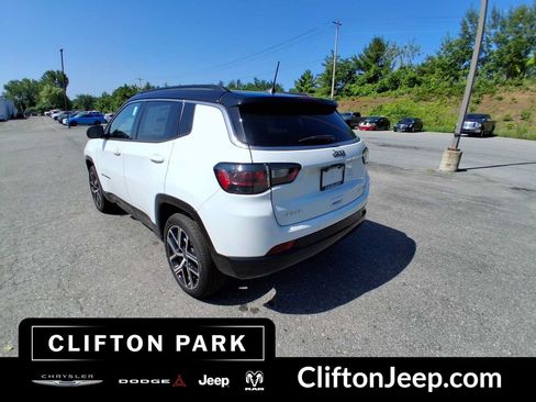 Certified 2025 Jeep Compass Limited w/ Elite Group AWD/4WD image 8