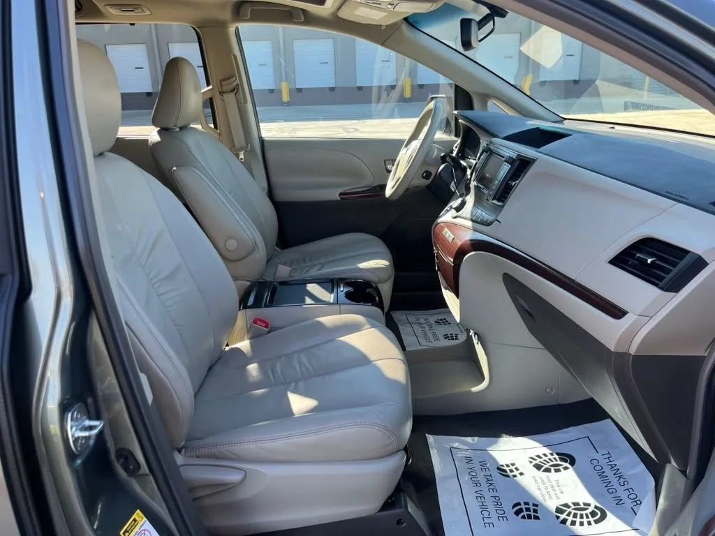 Used 2011 Toyota Sienna XLE w/ XLE Navigation Pkg FWD image 23