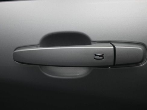 Used 2018 Chevrolet Equinox LT image 17