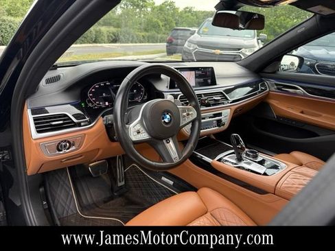 Used 2022 BMW M760i xDrive w/ Luxury Rear Seating Package AWD/4WD image 11