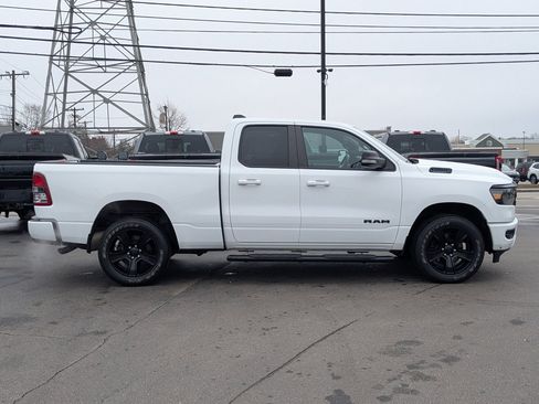 Used 2022 RAM 1500 Big Horn w/ Night Edition AWD/4WD image 3