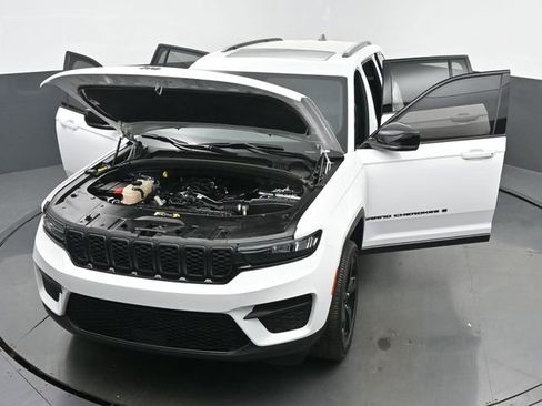 Used 2023 Jeep Grand Cherokee Altitude AWD/4WD image 60