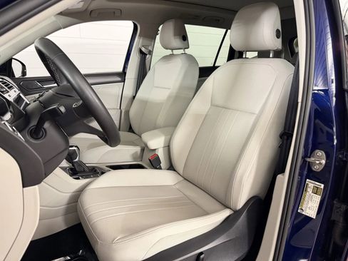 Used 2023 Volkswagen Tiguan SE w/ Panoramic Sunroof Package AWD/4WD image 13