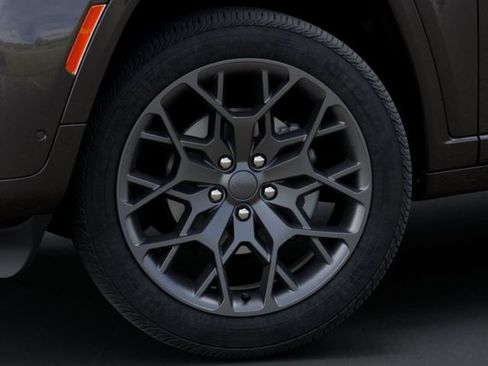 New 2026 Jeep Grand Cherokee L Summit w/ Obsidian Package AWD/4WD image 8