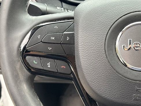 Used 2020 Jeep Cherokee Altitude image 18