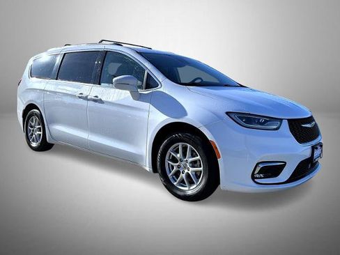 Used 2022 Chrysler Pacifica Touring-L FWD image 3