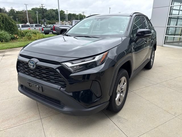 Used 2024 Toyota RAV4 XLE AWD/4WD image 3