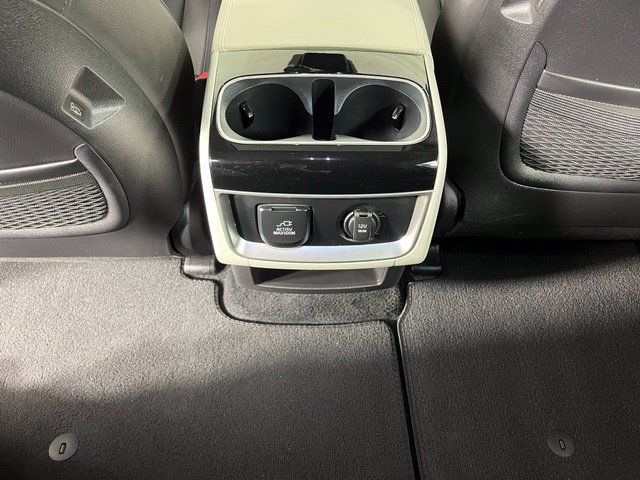 Used 2024 Kia Carnival SX Prestige FWD image 37