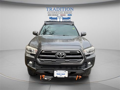 Used 2017 Toyota Tacoma TRD Sport image 7