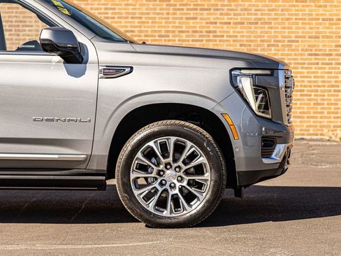 Used 2026 GMC Yukon Denali w/ Sun & Power Step Package AWD/4WD image 10