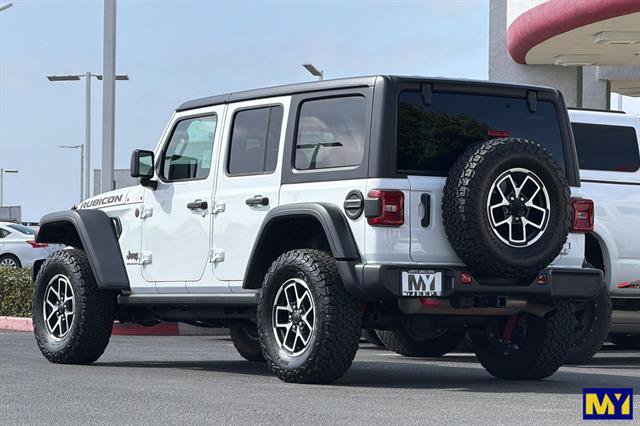 Used 2025 Jeep Wrangler Unlimited Rubicon w/ Convenience Group AWD/4WD image 6