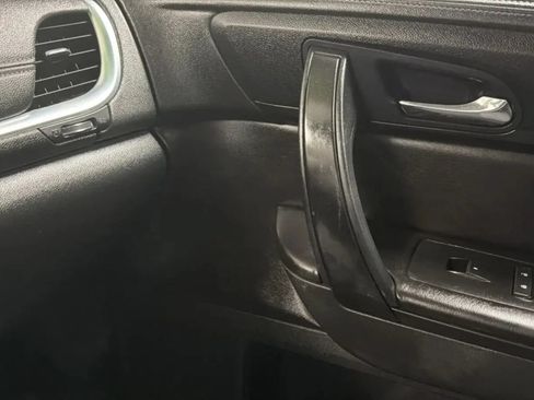 Used 2017 Chevrolet Traverse LT w/ Style and Technology Package FWD image 16