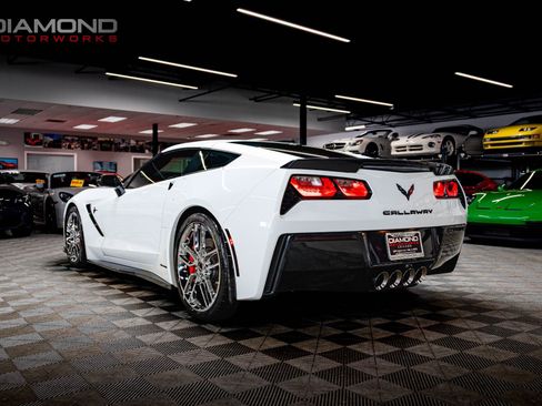 Used 2019 Chevrolet Corvette Stingray Coupe RWD image 2