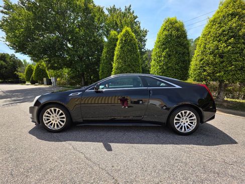Used 2011 Cadillac CTS Premium image 2