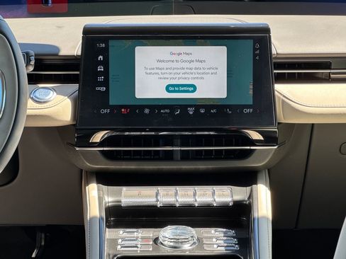 Used 2025 Lincoln Nautilus Premier w/ Jet Appearance Package image 18