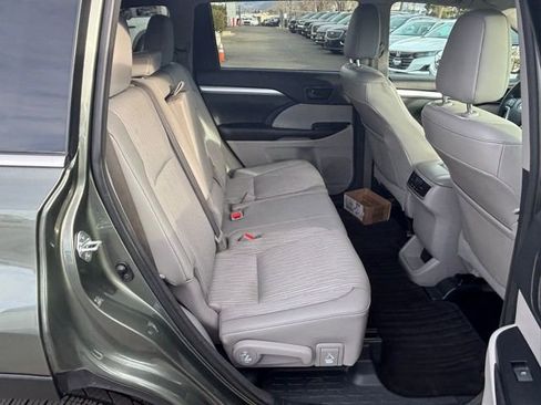 Used 2015 Toyota Highlander Plus image 26