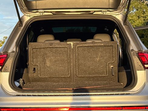 Used 2023 Volkswagen Tiguan SE R-Line image 11