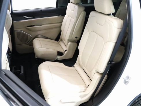 Used 2022 Jeep Grand Cherokee L Limited w/ Luxury Tech Group II image 8