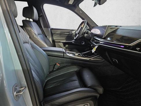 Used 2025 BMW X7 M60i image 25