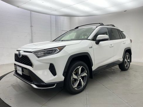 Used 2021 Toyota RAV4 SE w/ Weather & Moonroof Package image 23